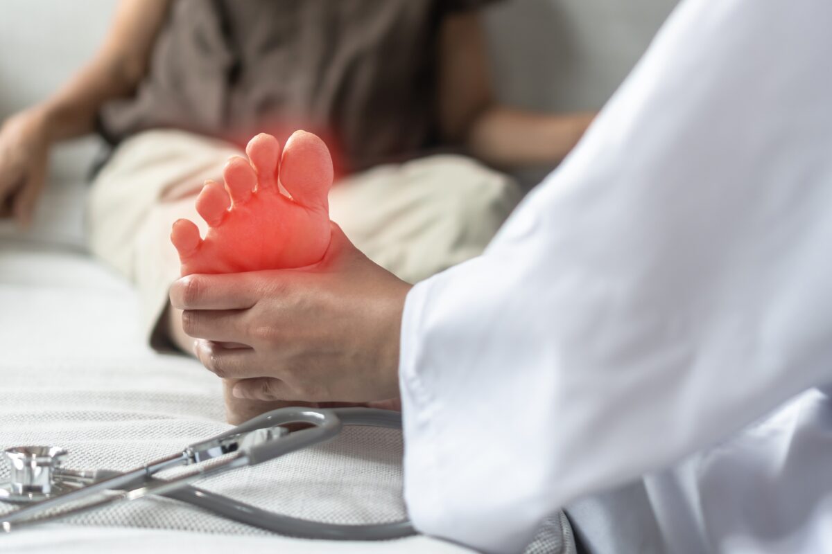 There is trustworthy, quality, patient-focused Neuropathy in feet treatment you should know about if you are suffering like this patient being examined by a pain management specialist.