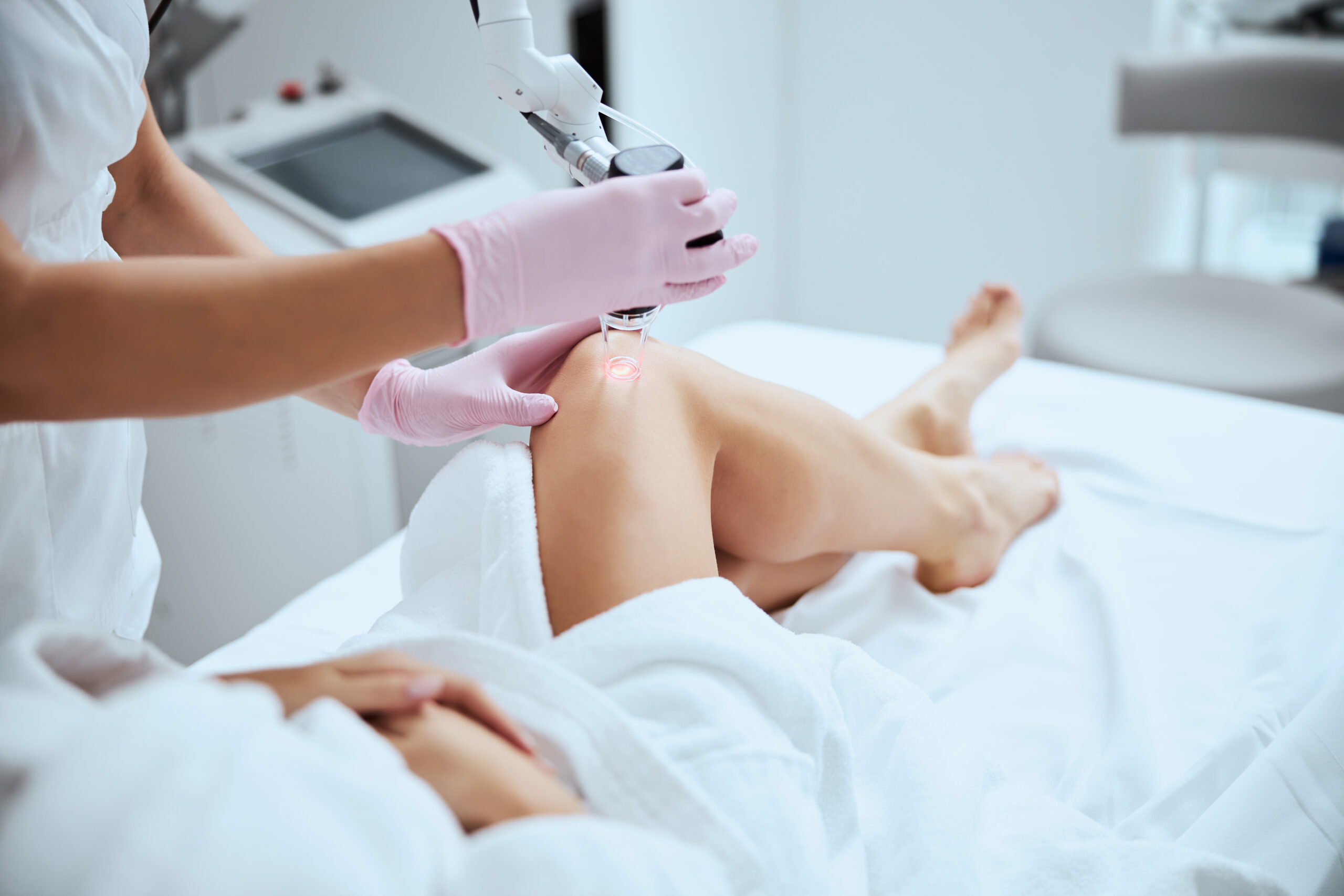A woman receives spider vein cosmetic treatment from a pain management specialist doctor.
